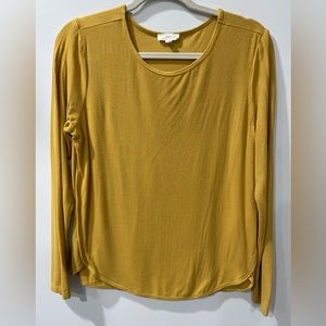 A Loves A Yellow Top